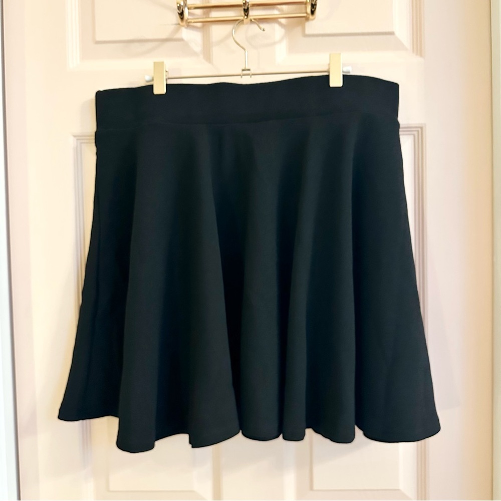 NWOT black skater skirt